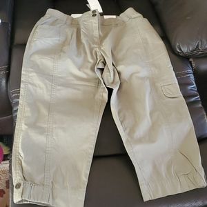 Chico's size 0 Cool Cropped Cargo Pants NWT